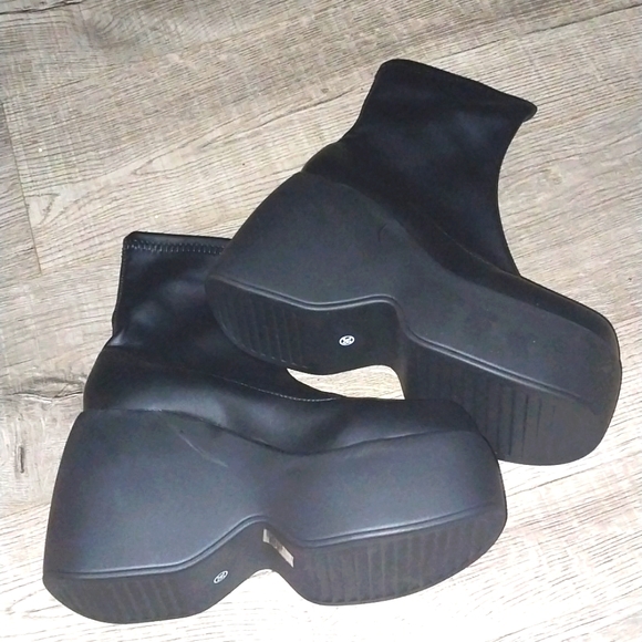Soldd Ladies chunky platform boots sz 7.5 - Picture 12 of 16